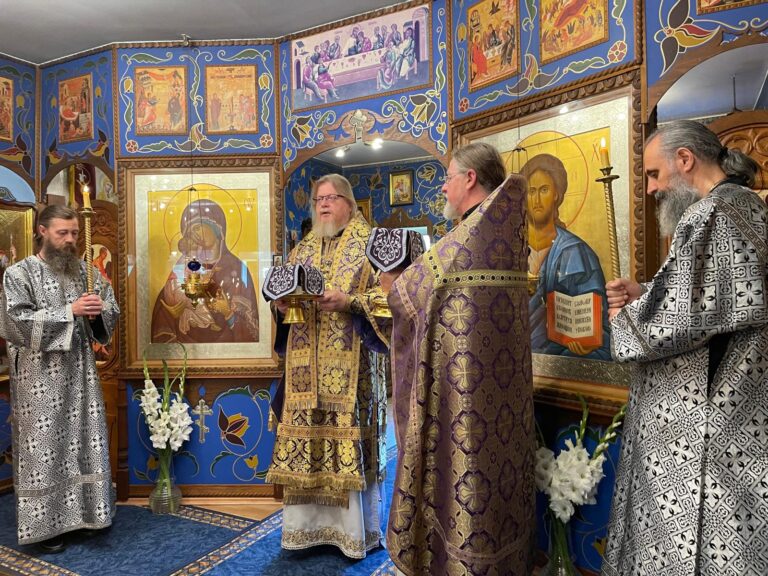 В Ростоке начало Успенского поста отметили Божественной литургией