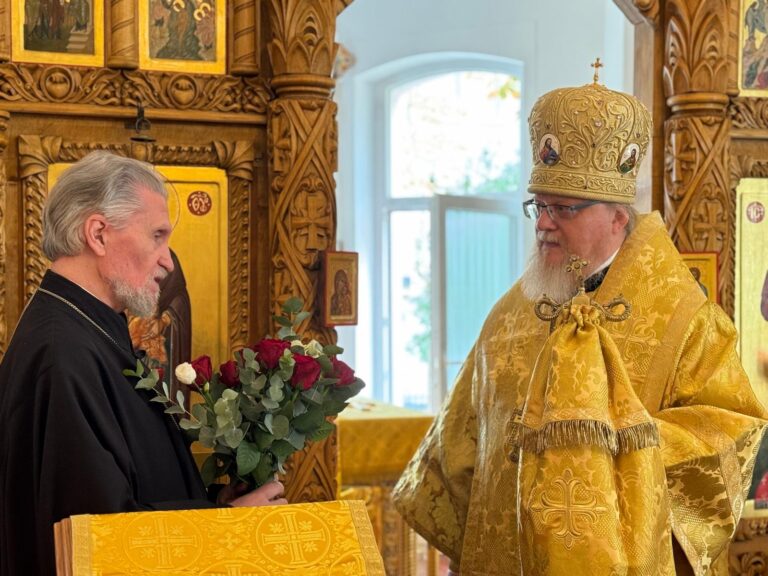 Архиепископ Тихон совершил Литургию в храме Сергия Радонежского в Берлине